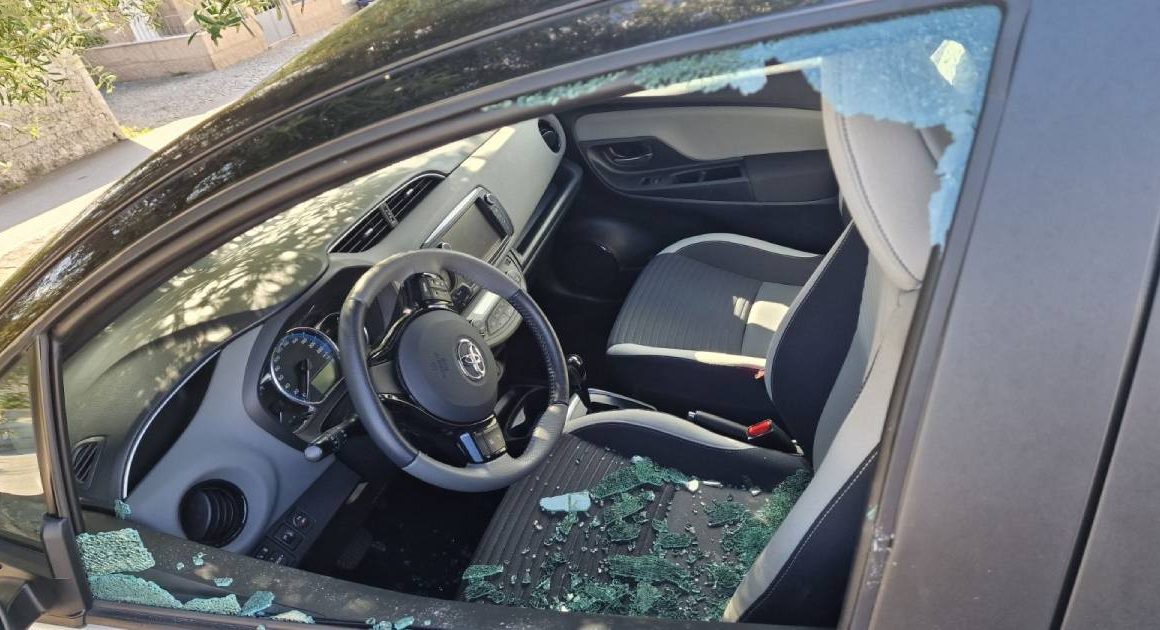 Carros assaltados junto ao cemitério em fafe