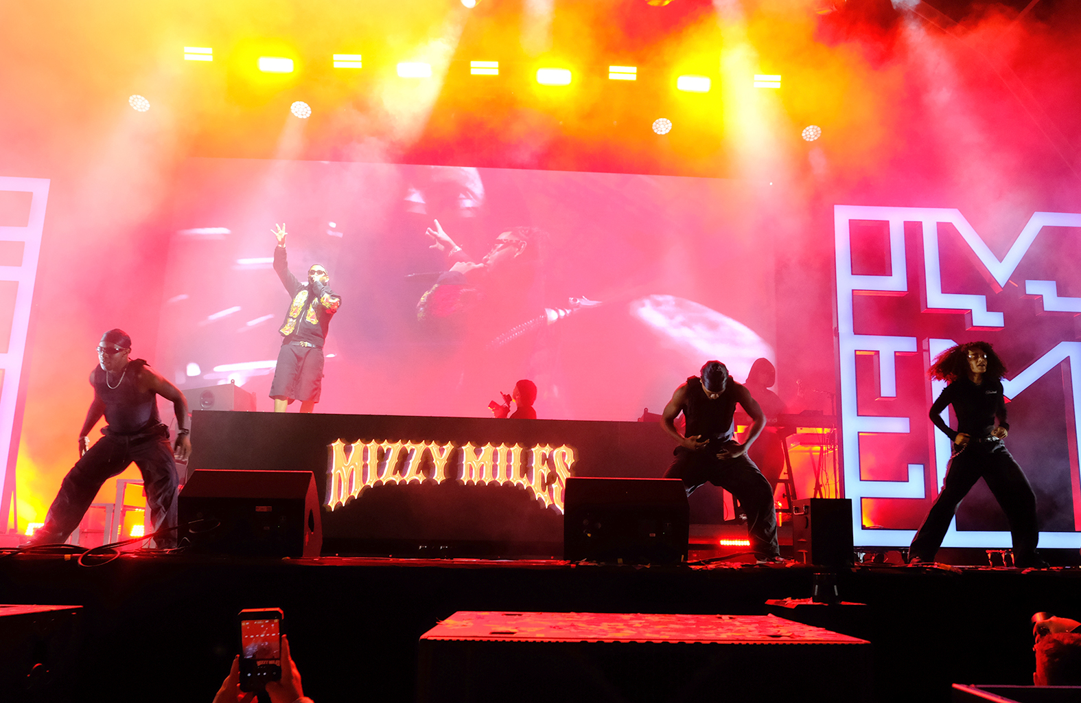 Foi assim a primeira noite do viana bate forte