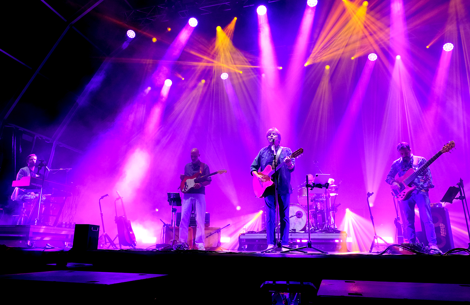 Foi assim a primeira noite do viana bate forte