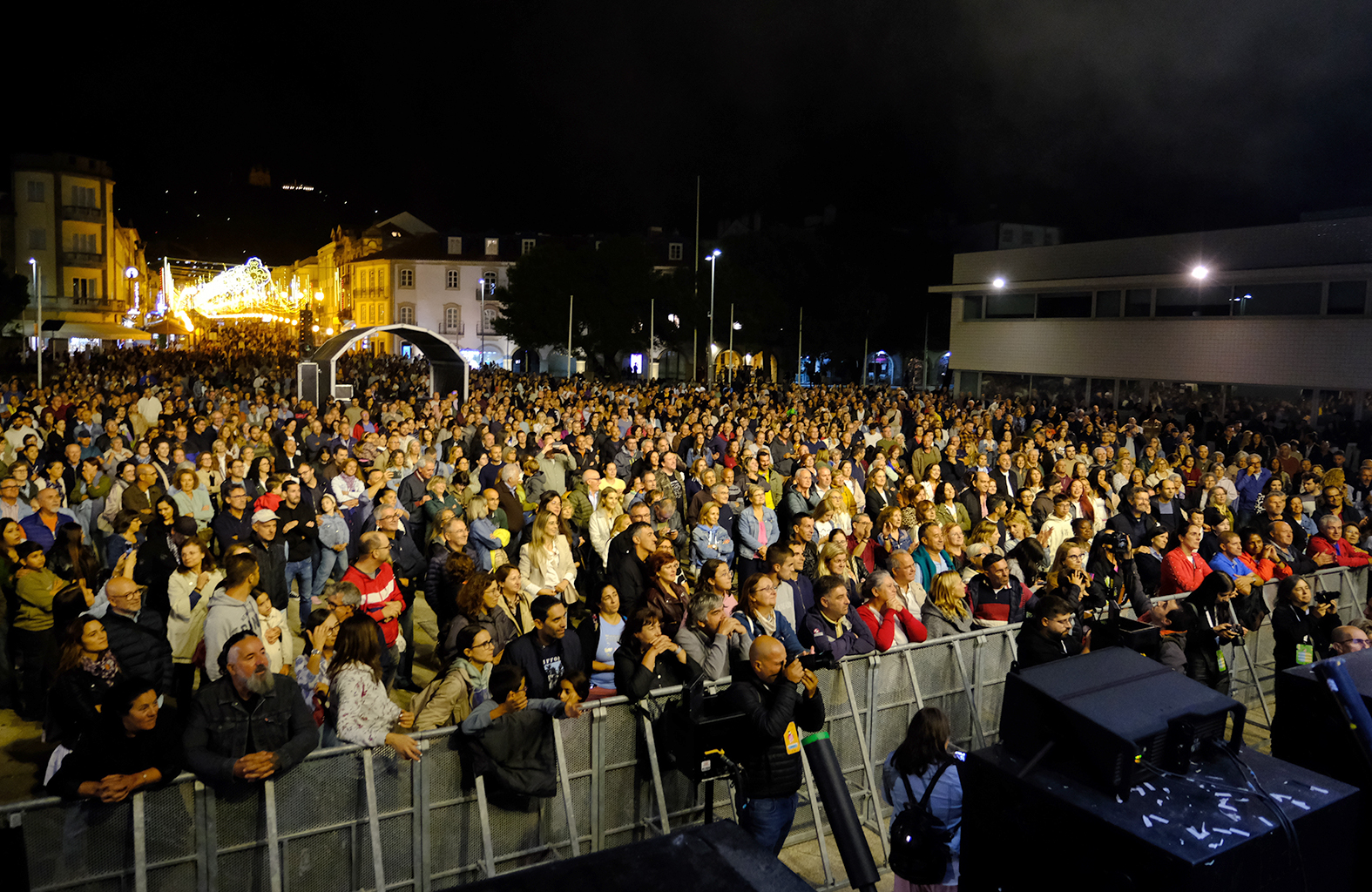 Foi assim a primeira noite do viana bate forte