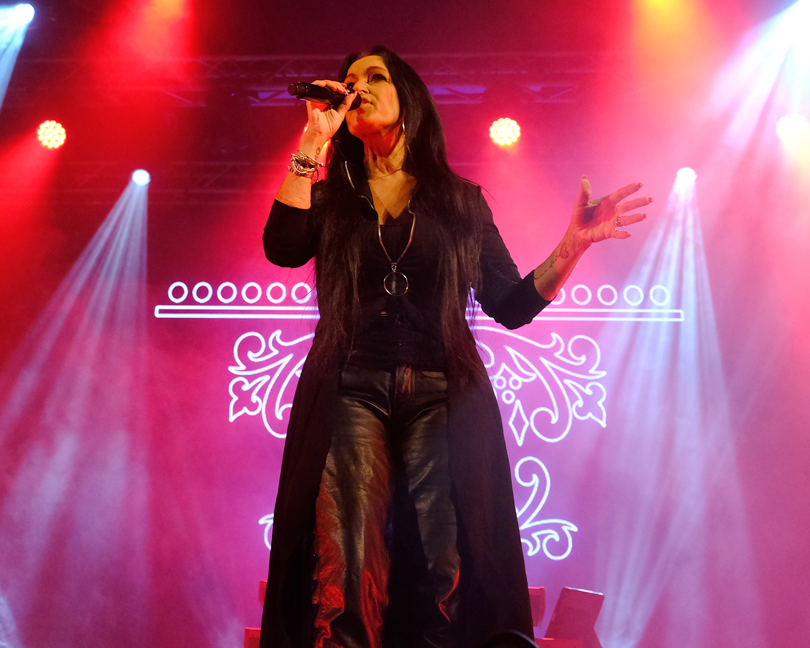 Foi assim a primeira noite do viana bate forte