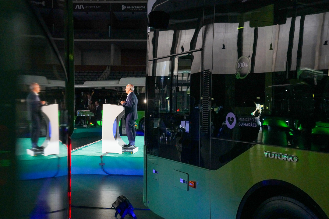 Guimarães já tem frota de autocarros 100% elétrica e torna-se exemplo "a nível europeu"