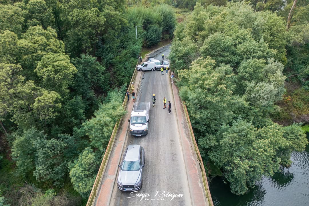 Derrame de Combustível Provoca acidenthe e Corta Estrada em Barcelos 6 Derrame de Combustível Provoca acidenthe e Corta Estrada em Barcelos