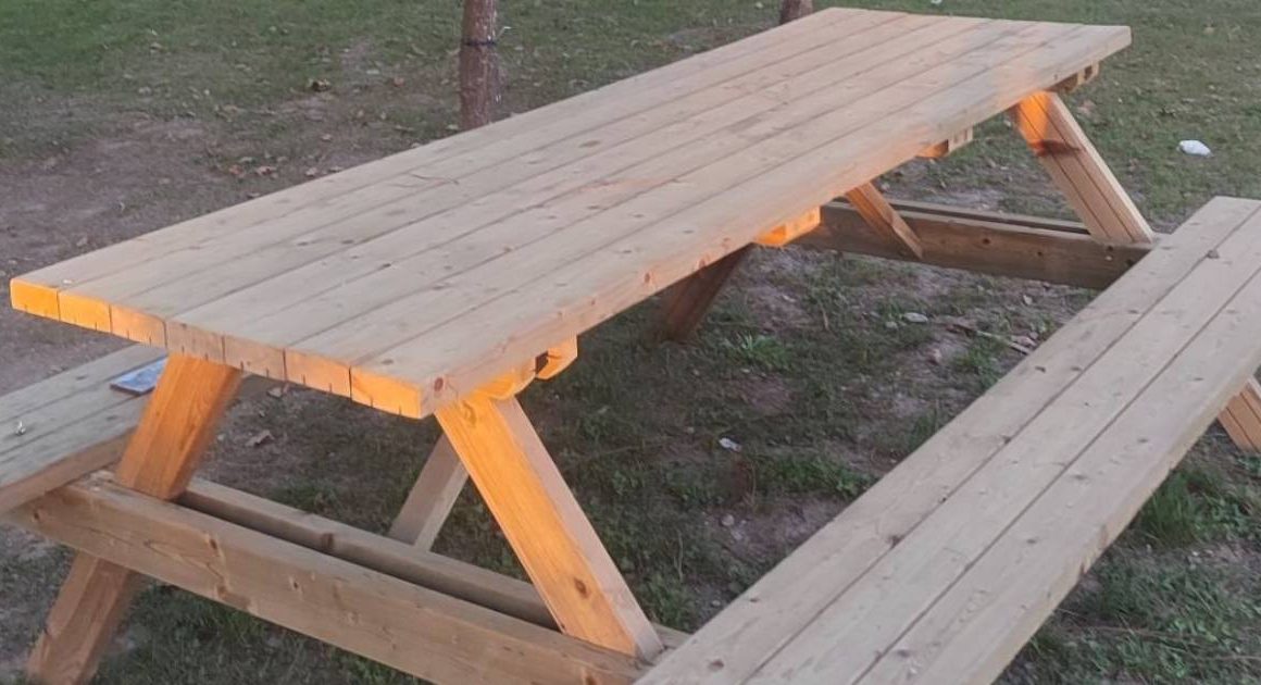 Furtam três mesas de piquenique de um parque em famalicão