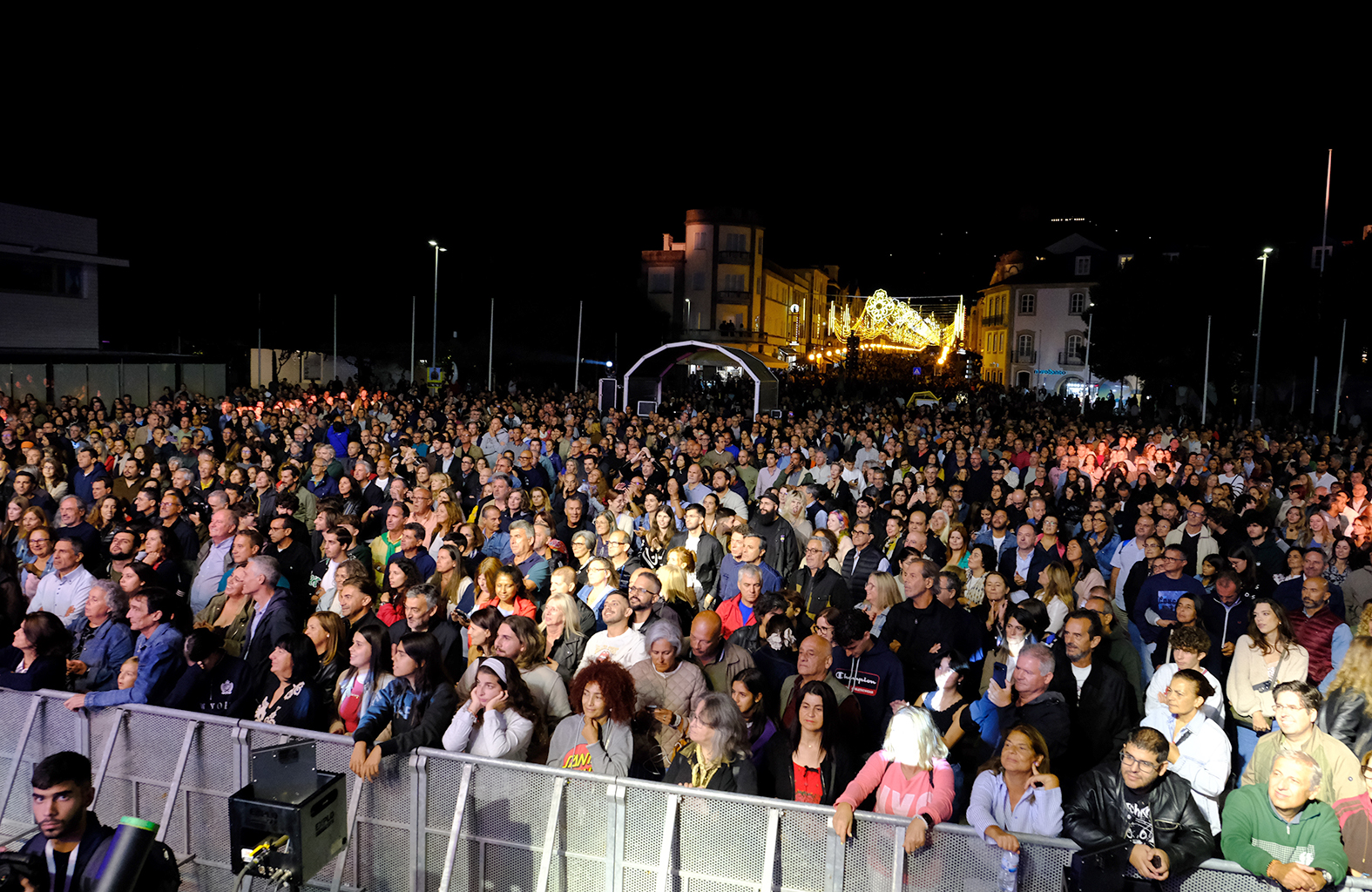 Foi assim a primeira noite do viana bate forte