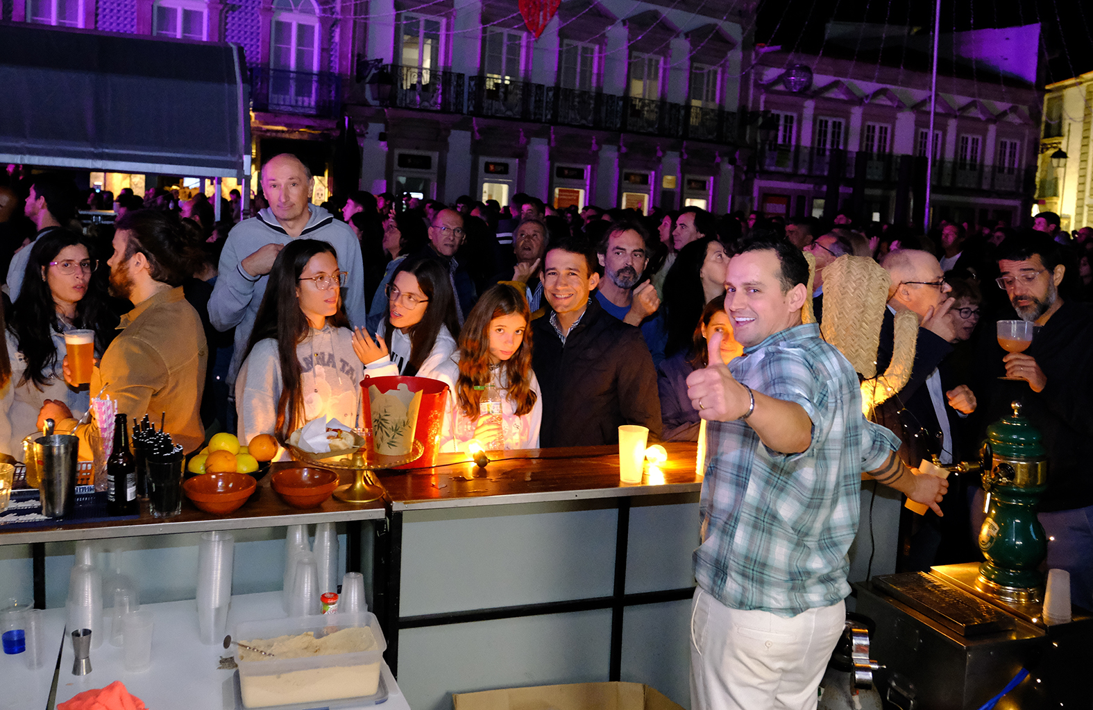 Foi assim a primeira noite do viana bate forte