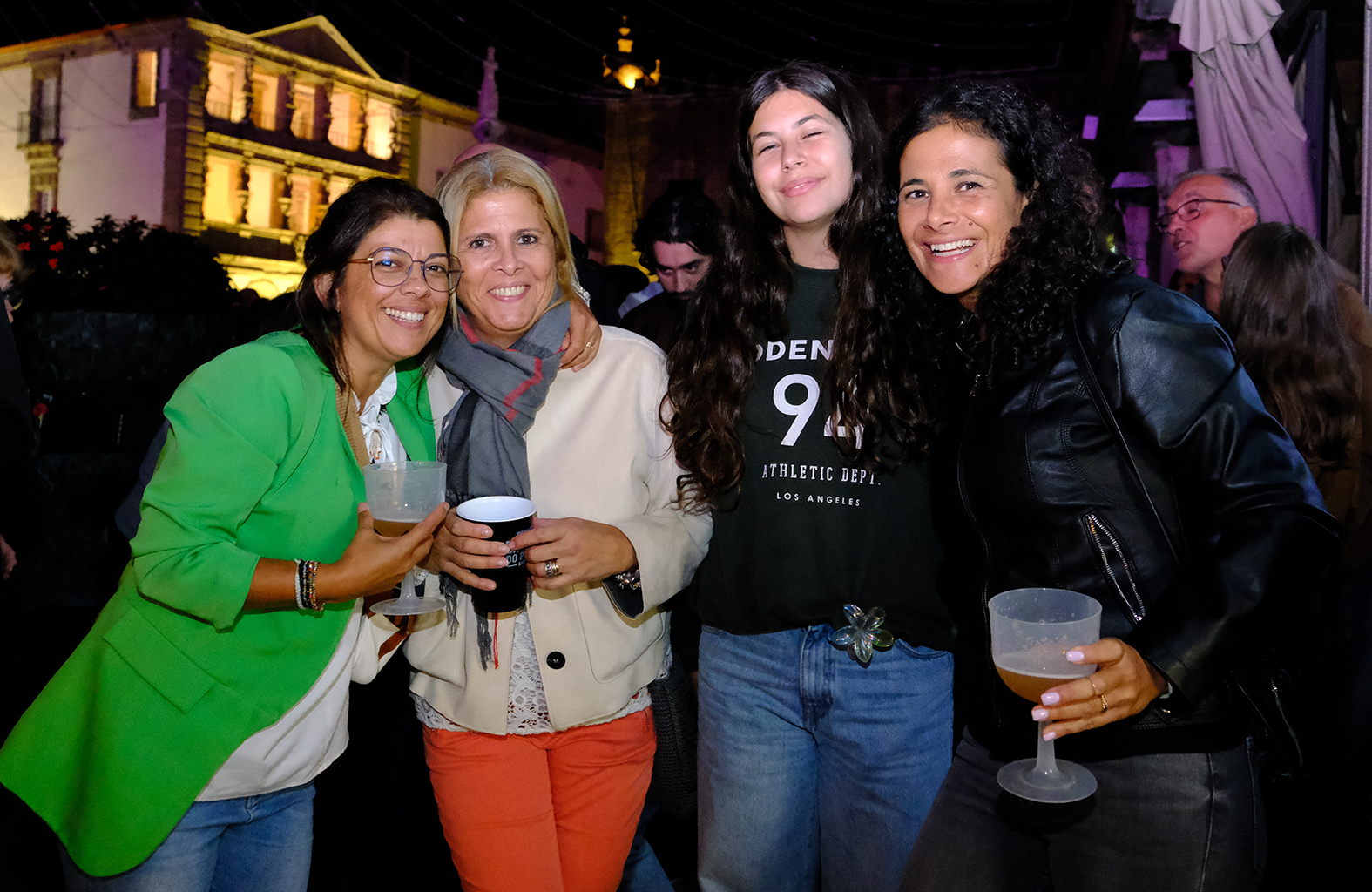 Foi assim a primeira noite do viana bate forte