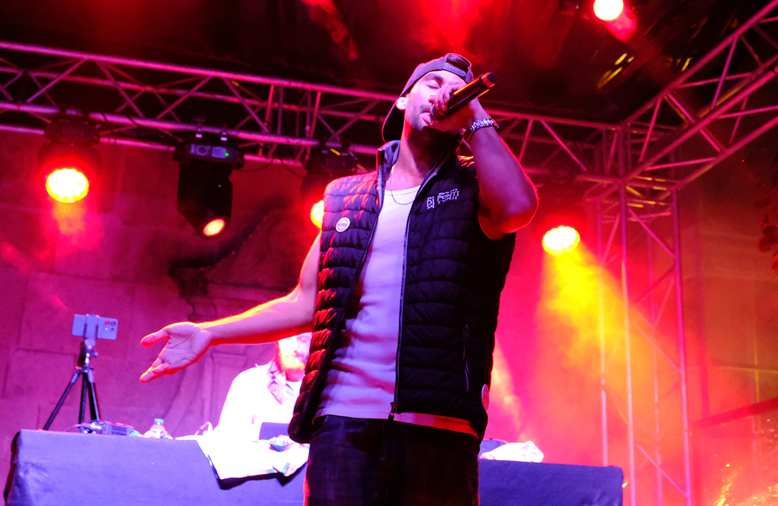 Foi assim a primeira noite do viana bate forte