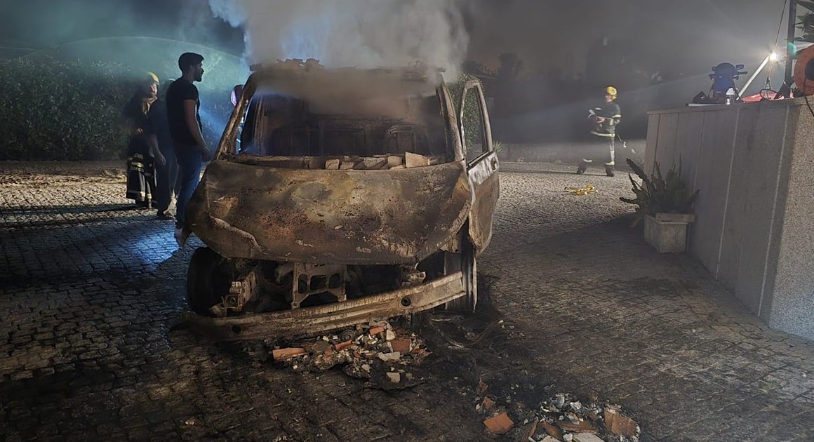Incêndio em garagem destrói viaturas e faz um ferido grave em esposende