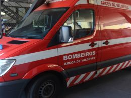 Menina de 11 anos em estado grave após colisão entre três viaturas em arcos de valdevez