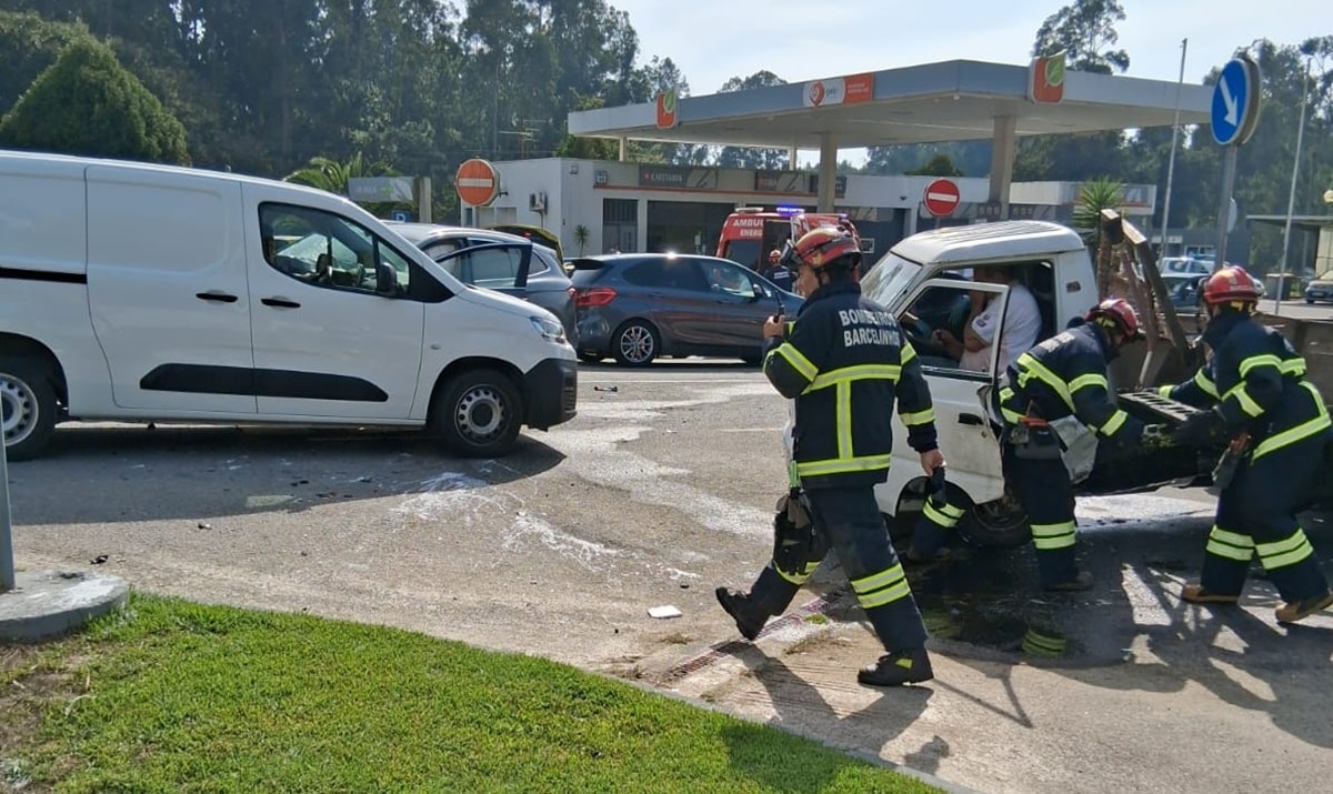 Violenta colisão na estrada barcelos-esposende faz 2 feridos, um deles é menor