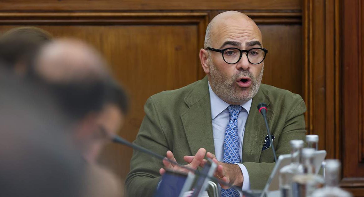 "não quero viver num país onde dizemos que 5. 000 euros por mês de agregado familiar são ricos"