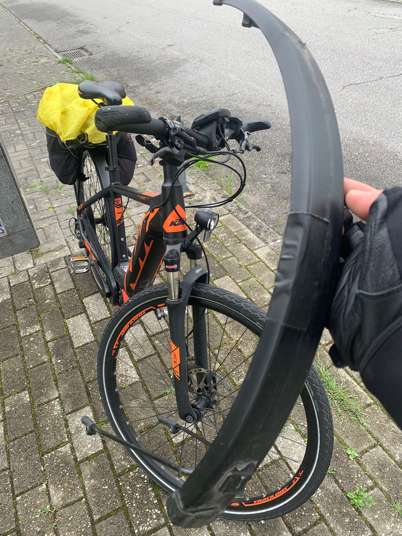 Queixa-se de ter sido agredido por bombeiros sapadores em viana