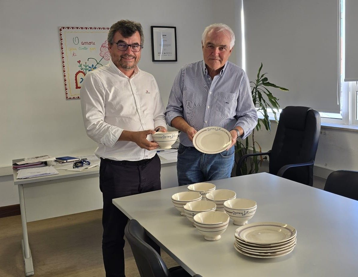 Encontrados pratos e tigelas de cantina escolar dos anos 1950 em esposende