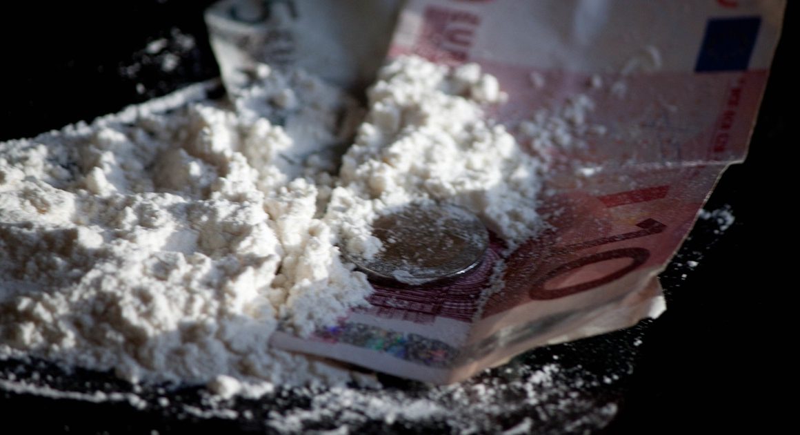 Condutor tramado pelo "nervosismo" em guimarães. Tinha quase 100 doses de heroína e cocaína