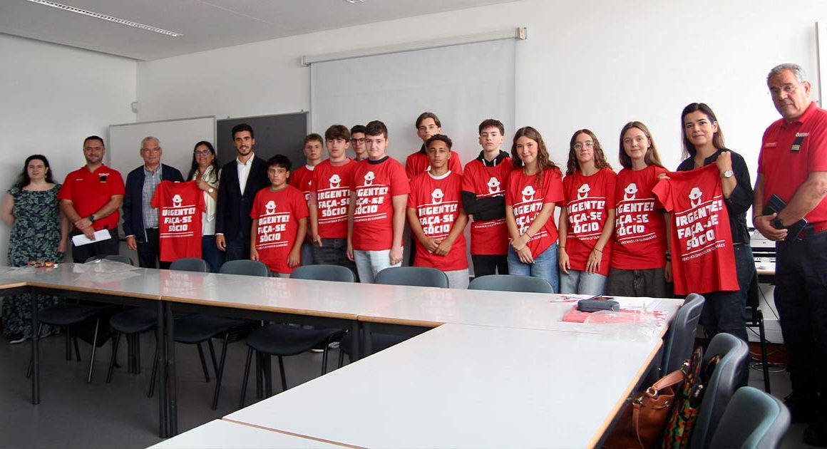Estes 12 alunos de guimarães vão estrear o curso profissional de bombeiro