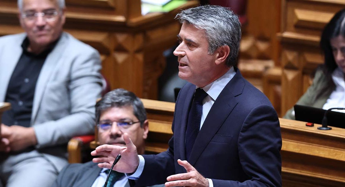 Ps acusa governo de não conhecer o país ao falar da renda média de 2. 300 euros