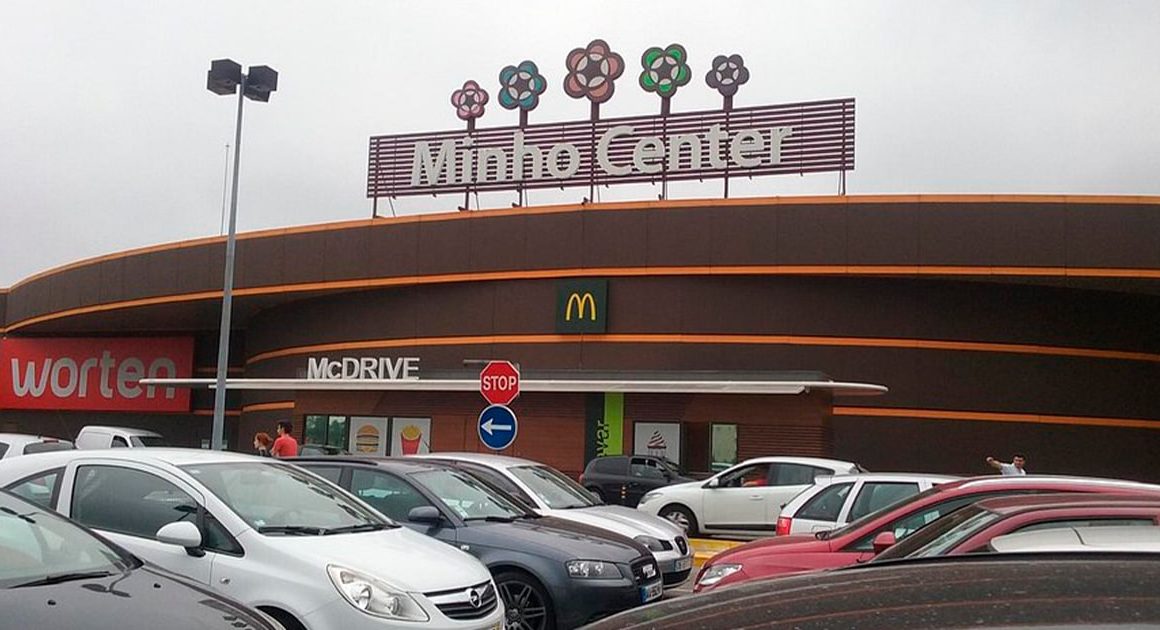 Braga: mulher arrancou etiquetas de alarme para fugir sem pagar