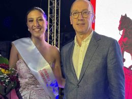 Rainha das vindimas de arcos de valdevez conquista prémio de "simpatia"