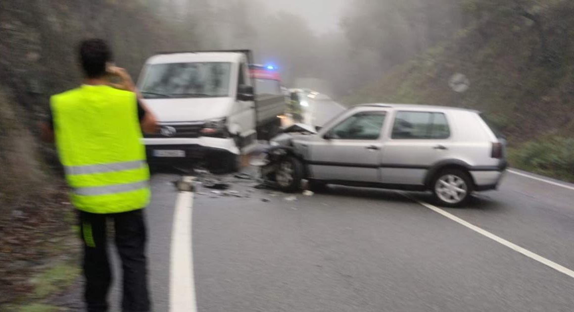 Pai e filho de 6 anos feridos em colisão na estrada barcelos-viana