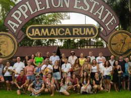 Imobiliária de braga premeia 220 trabalhadores com férias na jamaica