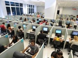 Empresa de 'call centers' despede 200 trabalhadores