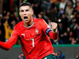 Mais um recorde. Cristiano ronaldo é o primeiro futebolista multimilionário de sempre