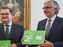 Ministro das finanças entregou proposta de orçamento na assembleia da república