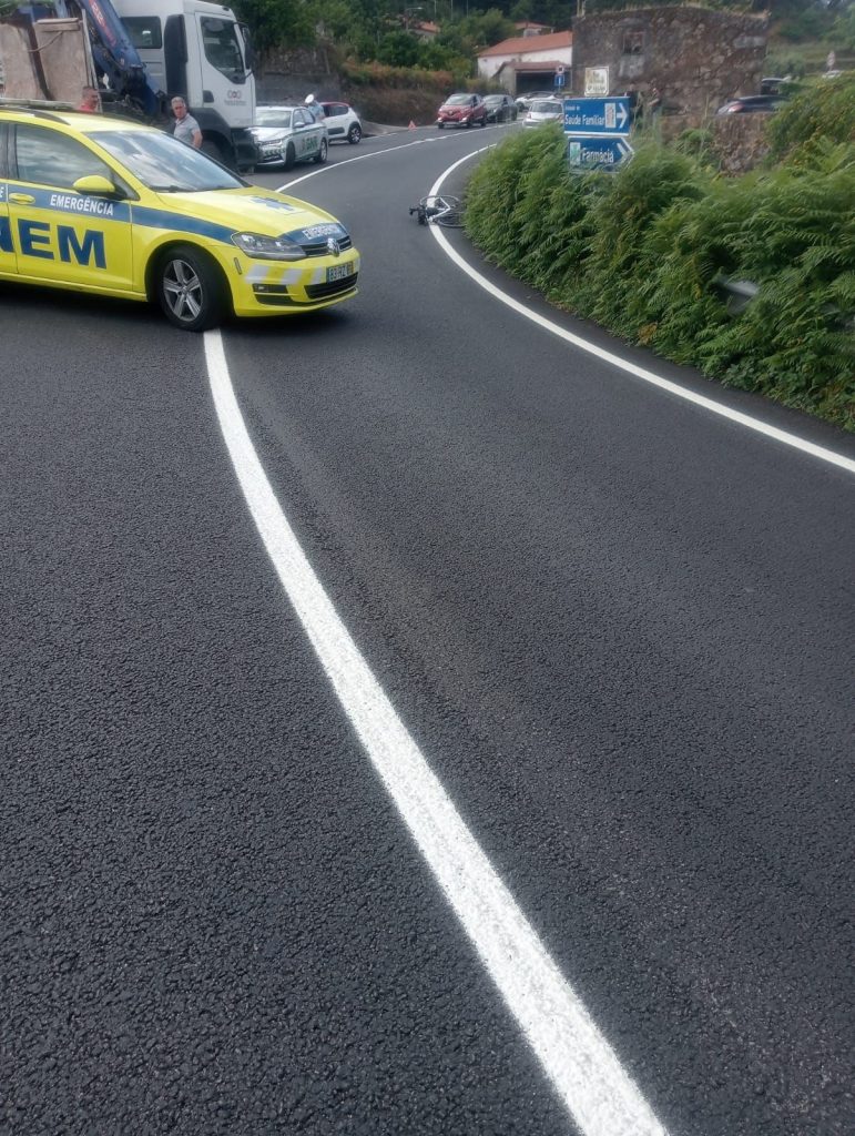 Ciclista em estado crítico após choque com camião em Barcelos