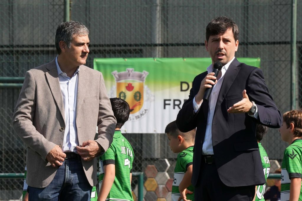 Há um novo relvado sintético em Braga 12 Há um novo relvado sintético em Braga
