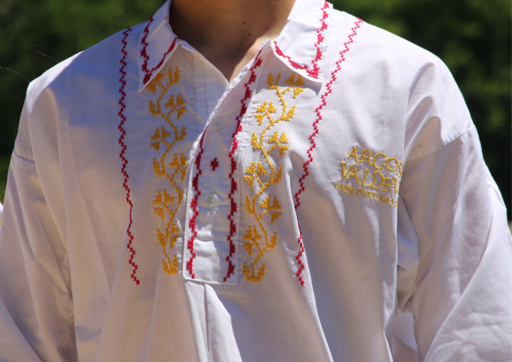 Arcos de Valdevez já tem uma camisa tradicional "bordada com carinho" 2 Arcos de Valdevez já tem uma camisa tradicional "bordada com carinho"