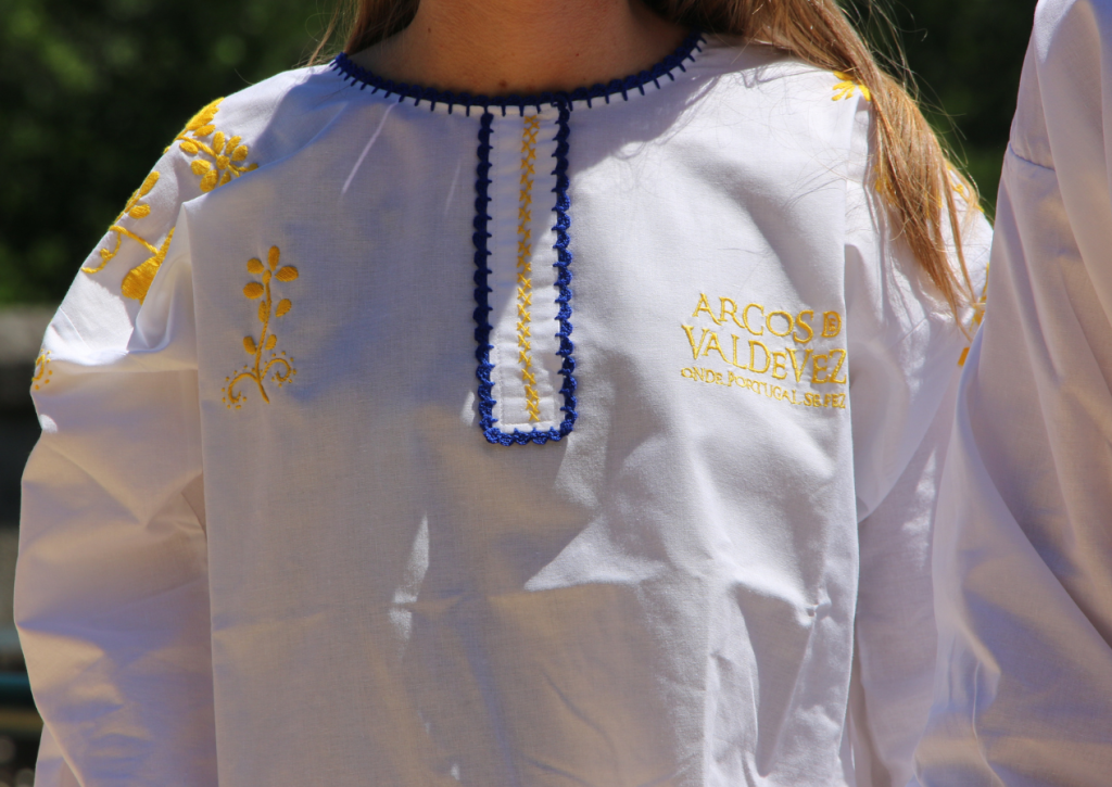 Arcos de Valdevez já tem uma camisa tradicional "bordada com carinho" 3 Arcos de Valdevez já tem uma camisa tradicional "bordada com carinho"