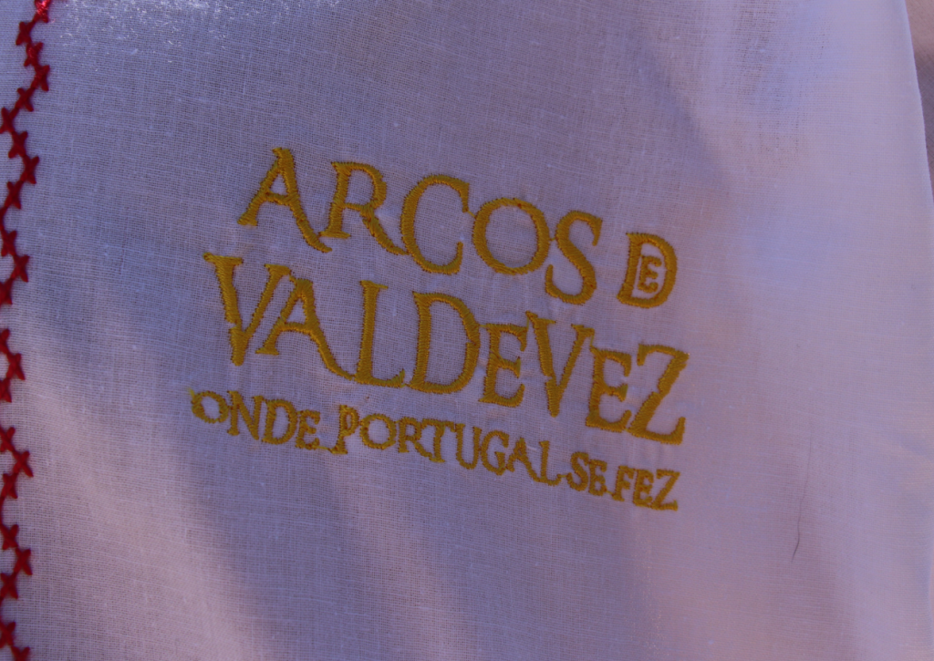 Arcos de Valdevez já tem uma camisa tradicional "bordada com carinho" 4 Arcos de Valdevez já tem uma camisa tradicional "bordada com carinho"