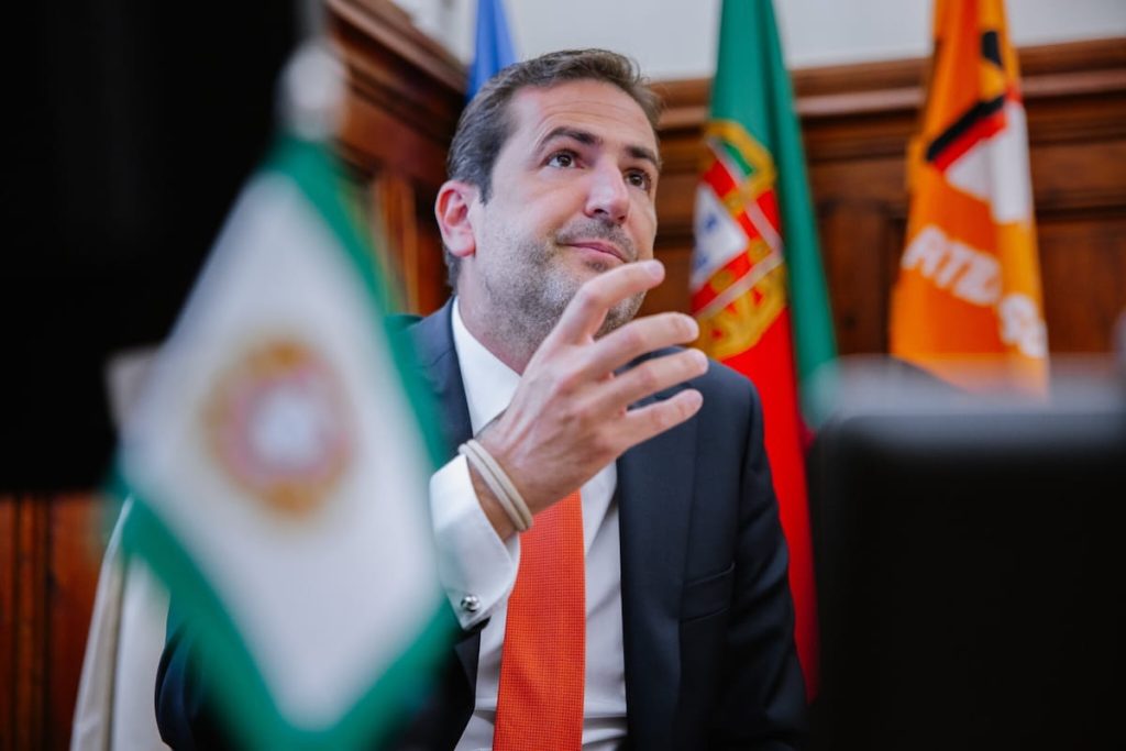 Entrevista a Hugo Soares: “Não vejo razão nenhuma para fazer falta no Governo”